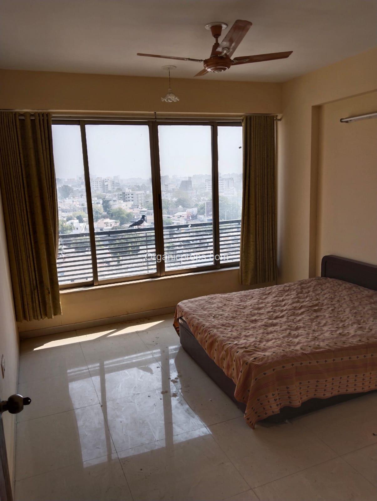4 BHK FLAT